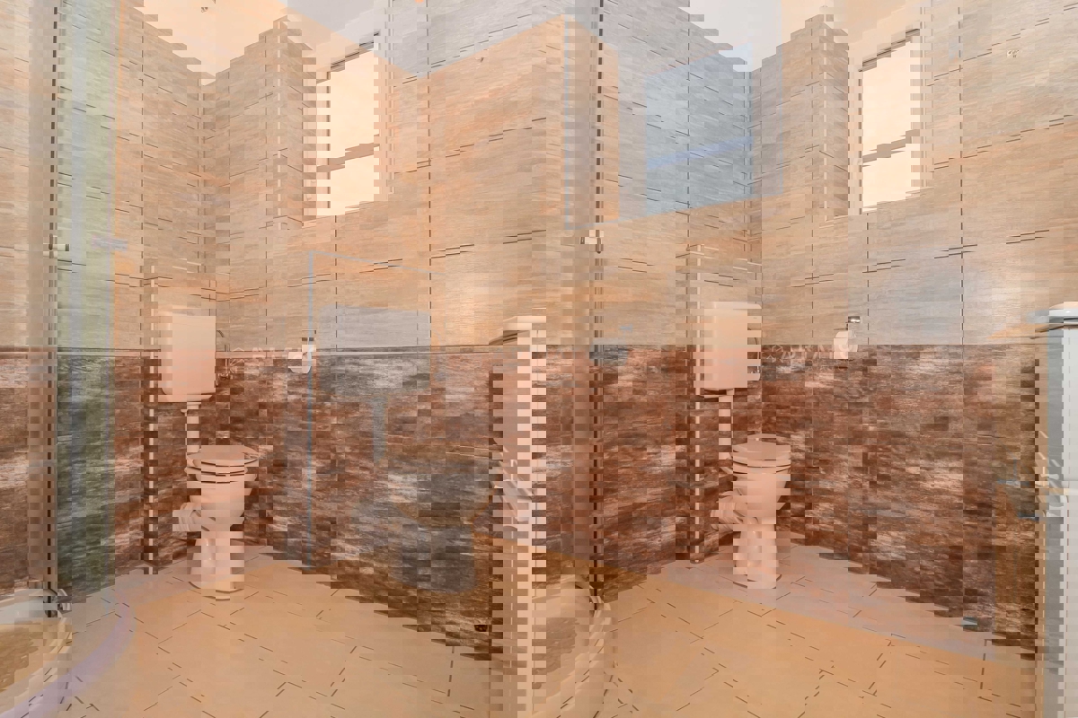 Zona Parenzo, casa in pietra con molto terreno