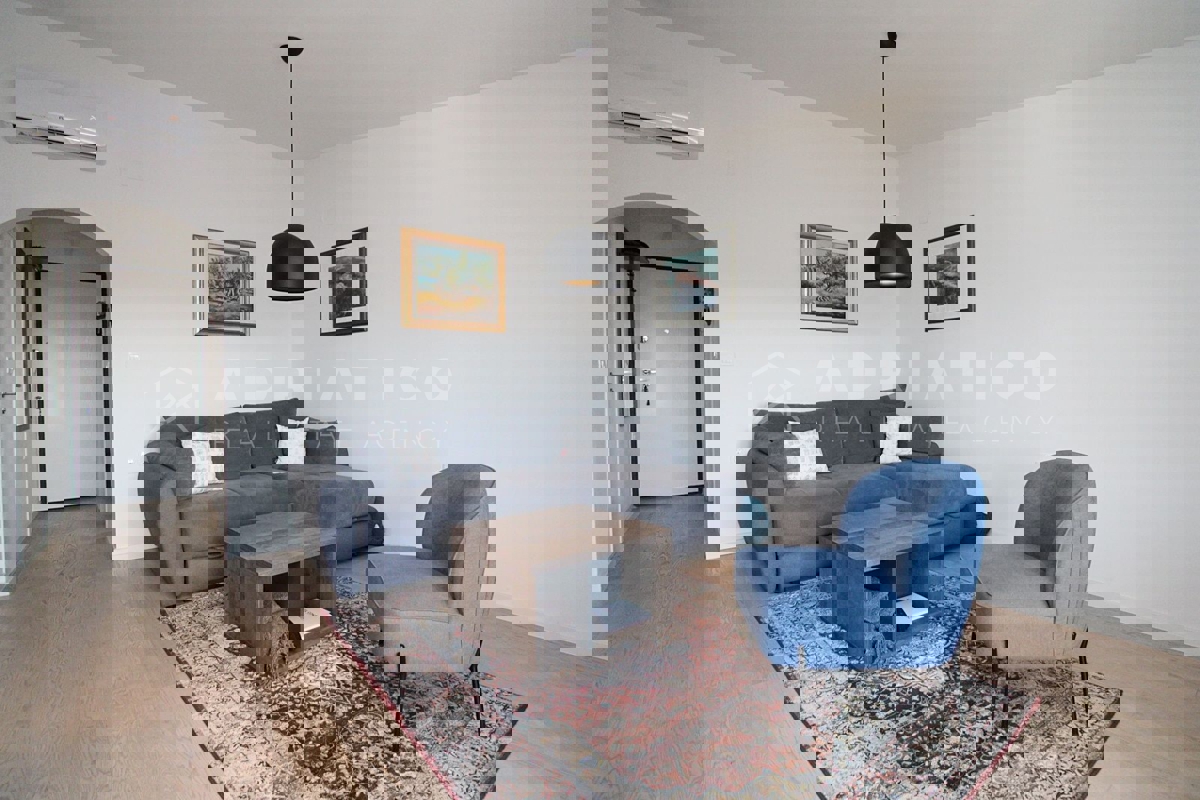 Rovigno, appartamento di qualità con una camera da letto e giardino