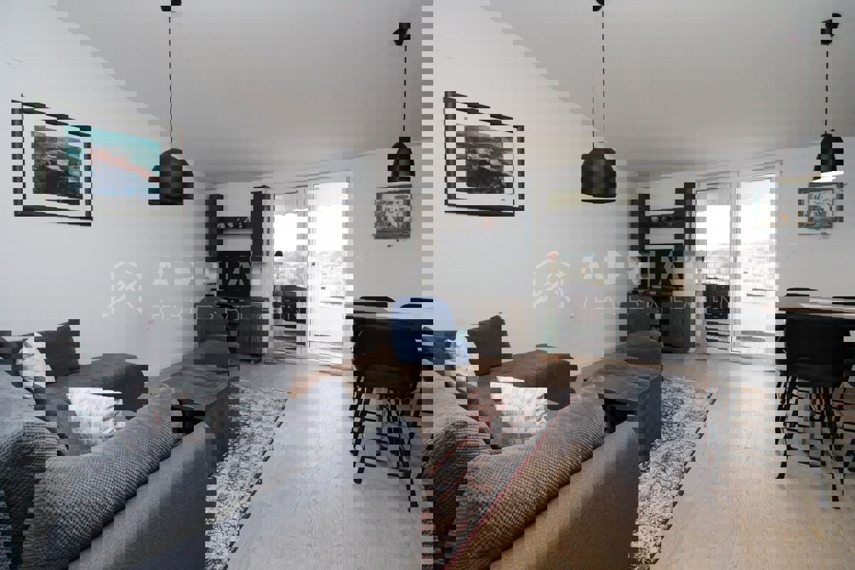 Rovigno, appartamento di qualità con una camera da letto e giardino