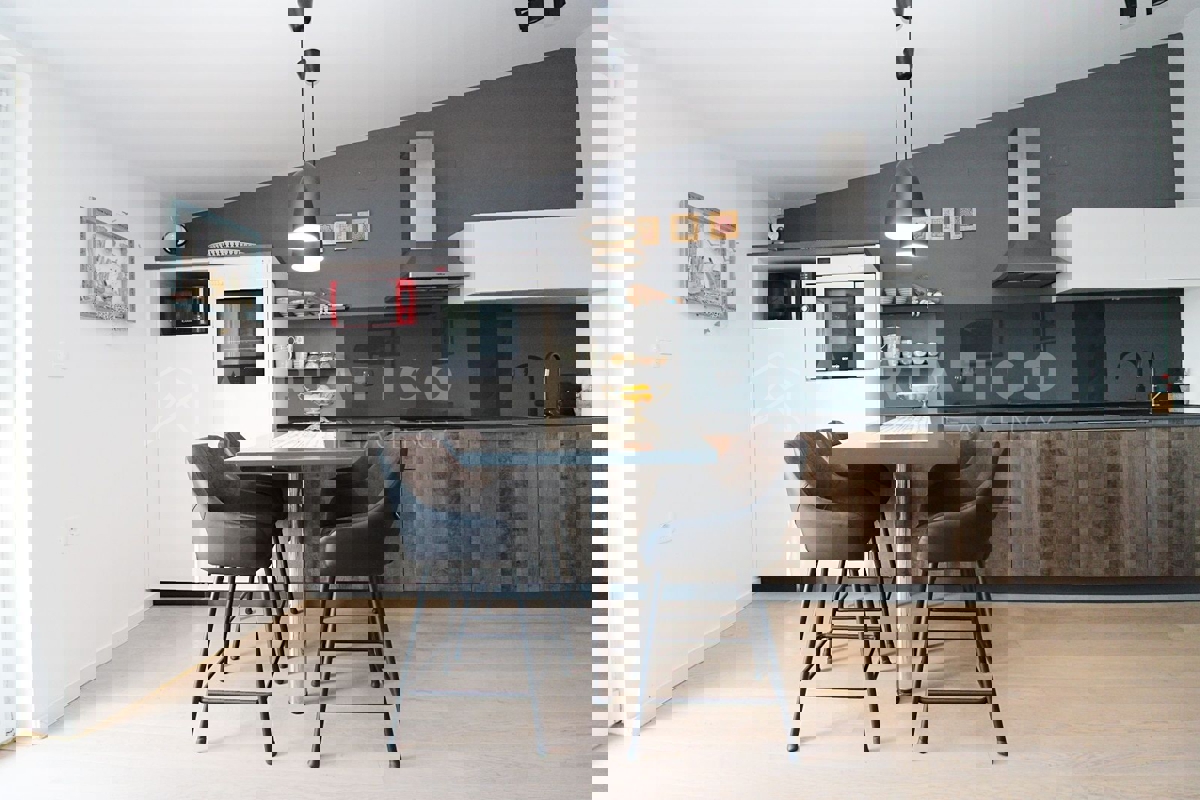 Rovigno, appartamento di qualità con una camera da letto e giardino