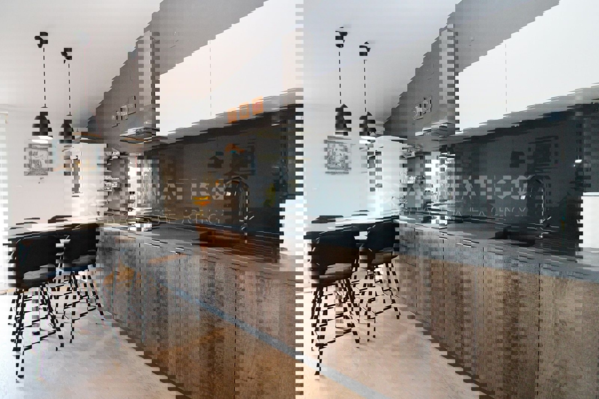 Rovigno, appartamento di qualità con una camera da letto e giardino