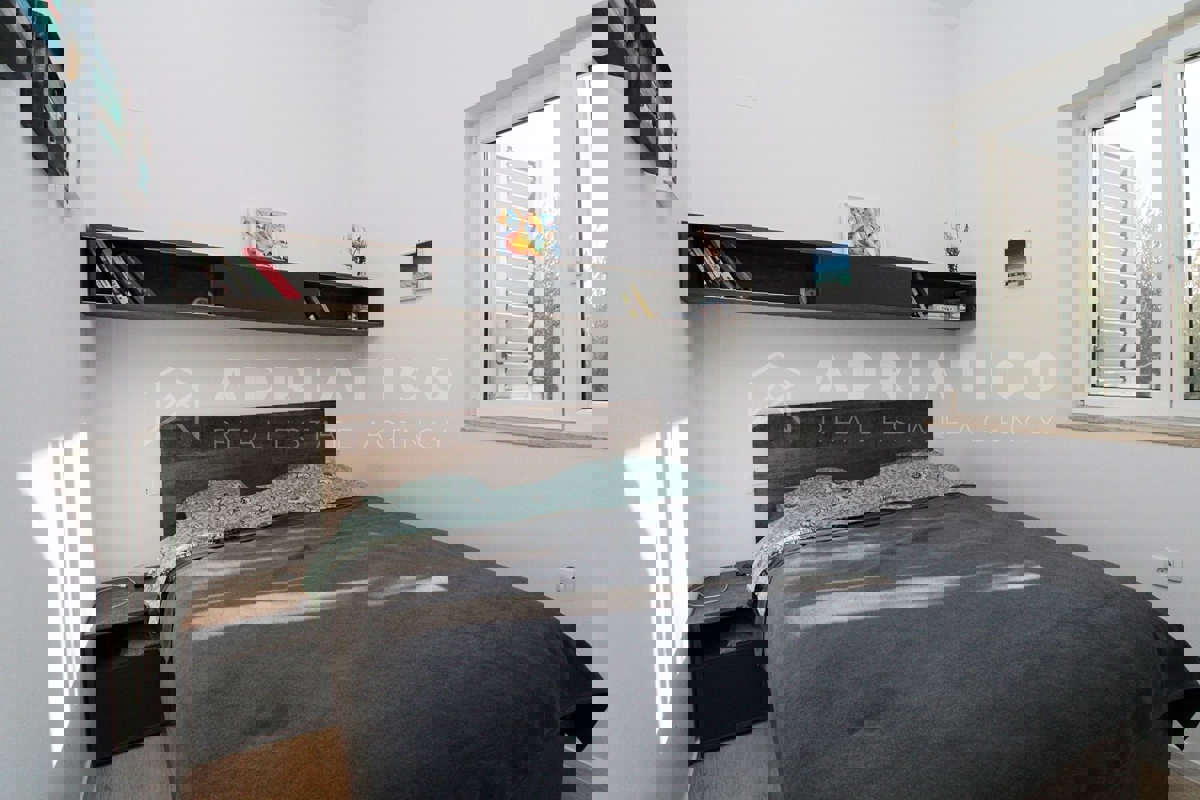 Rovigno, appartamento di qualità con una camera da letto e giardino