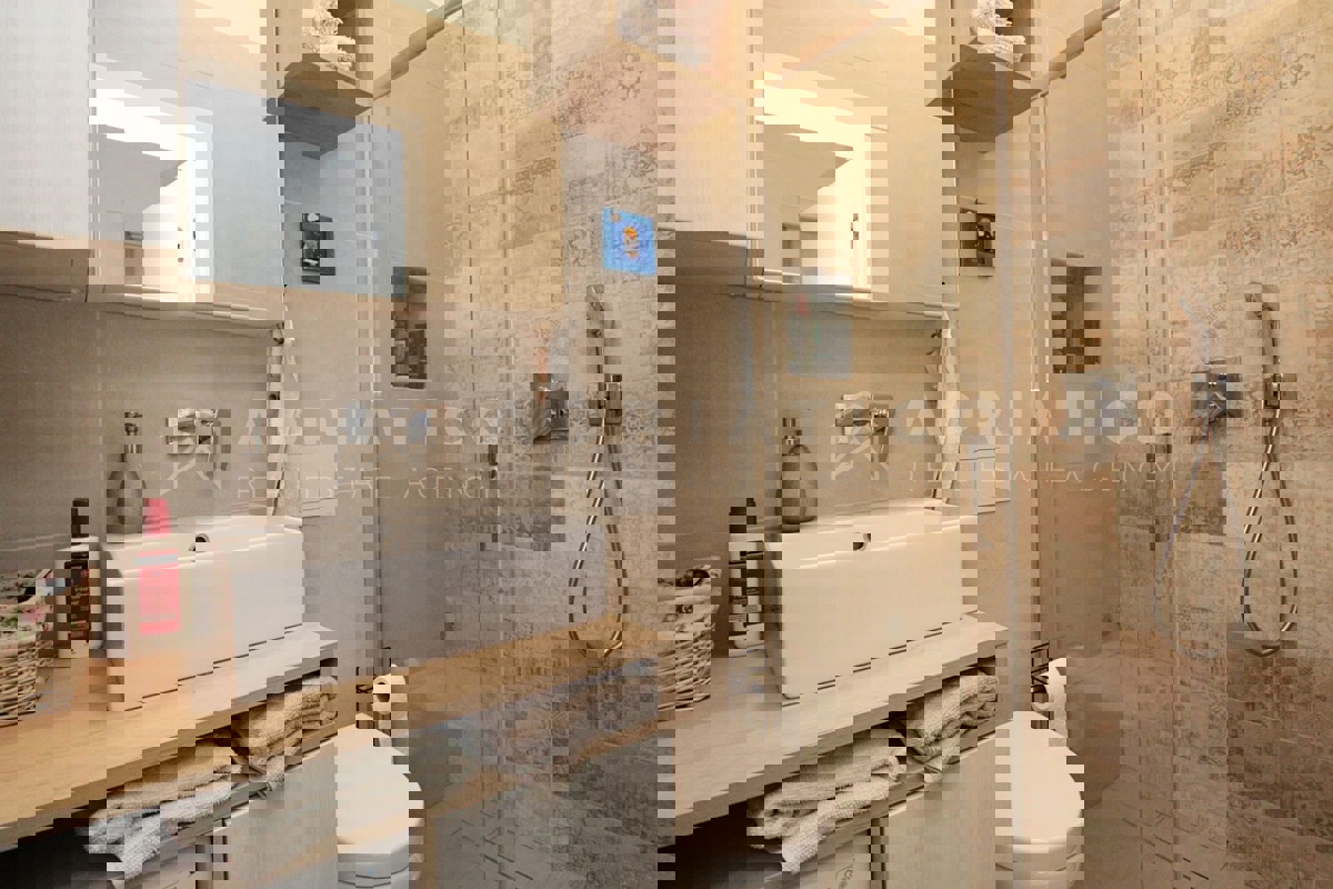 Rovigno, appartamento di qualità con una camera da letto e giardino