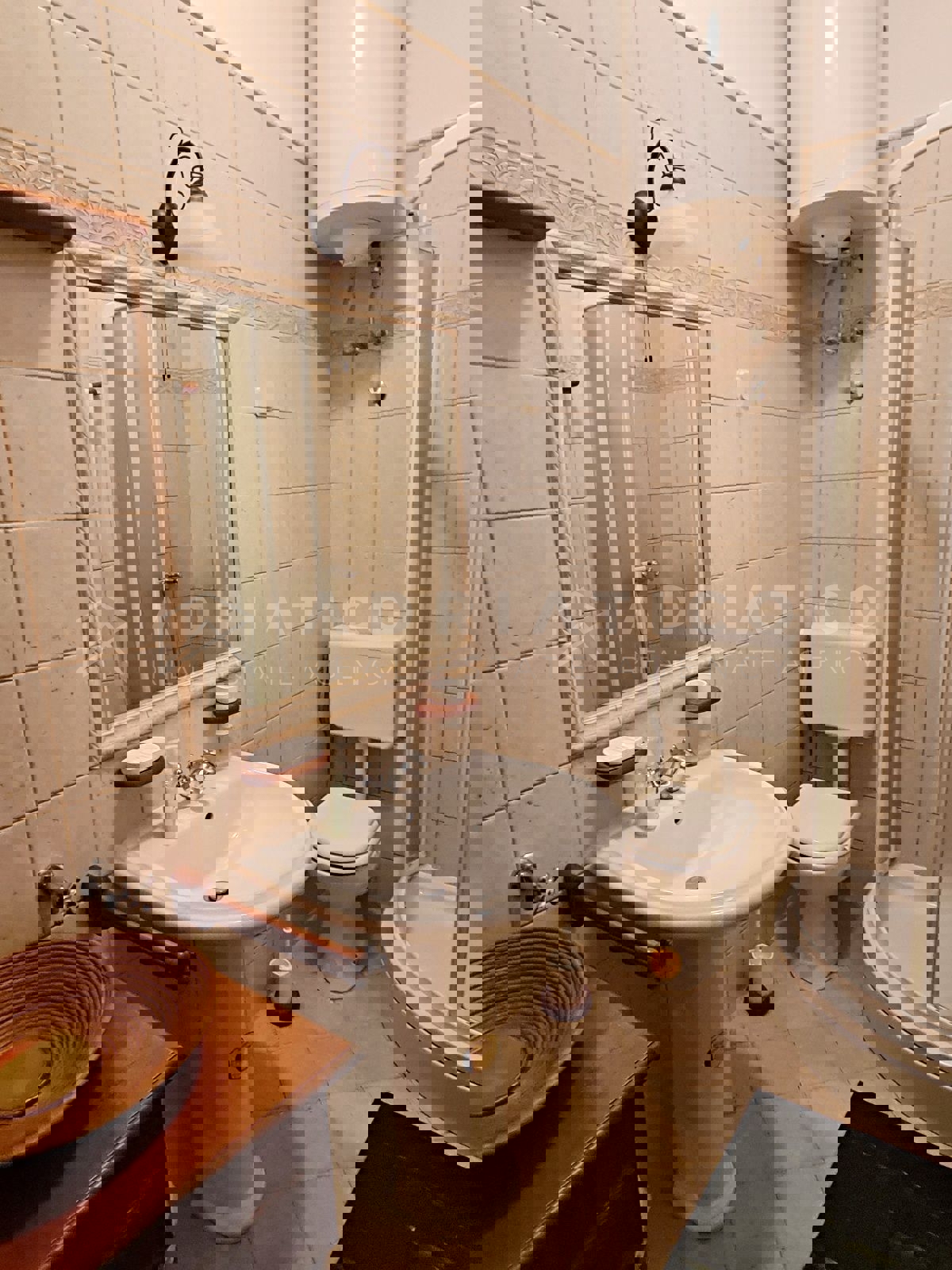 Rovigno, appartamento al piano terra con taverna vicino alla spiaggia di Cuvi