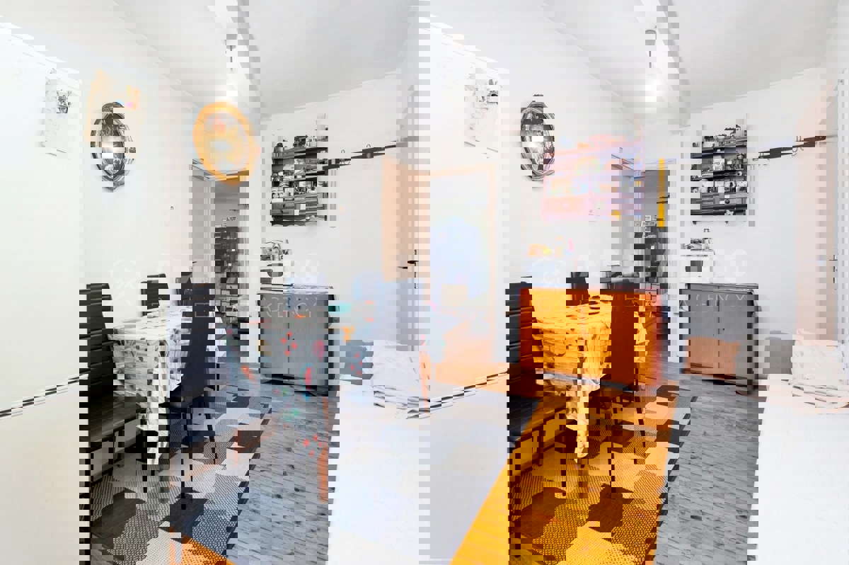 Rovigno, centro, appartamento con una camera da letto al primo piano