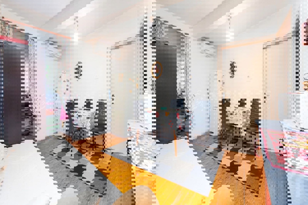 Rovigno, centro, appartamento con una camera da letto al primo piano