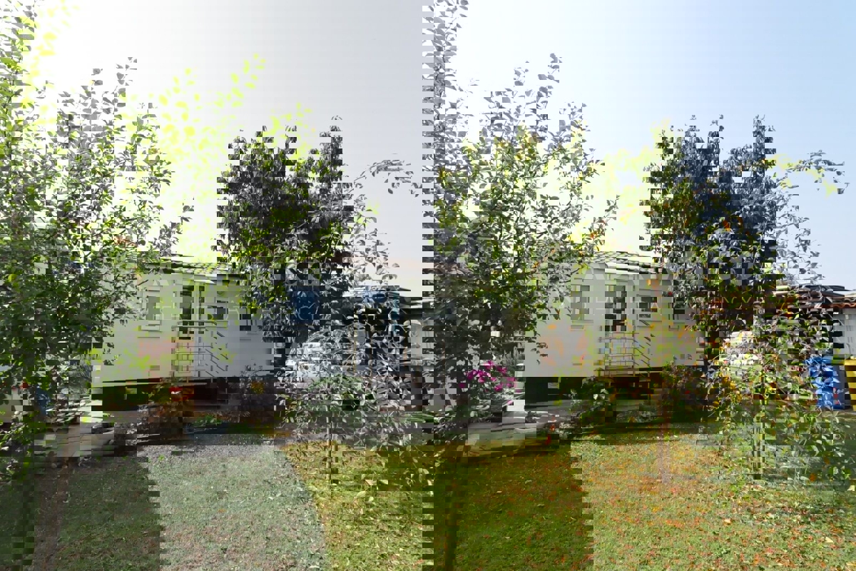 Rovigno, terreno agricolo con annesso.