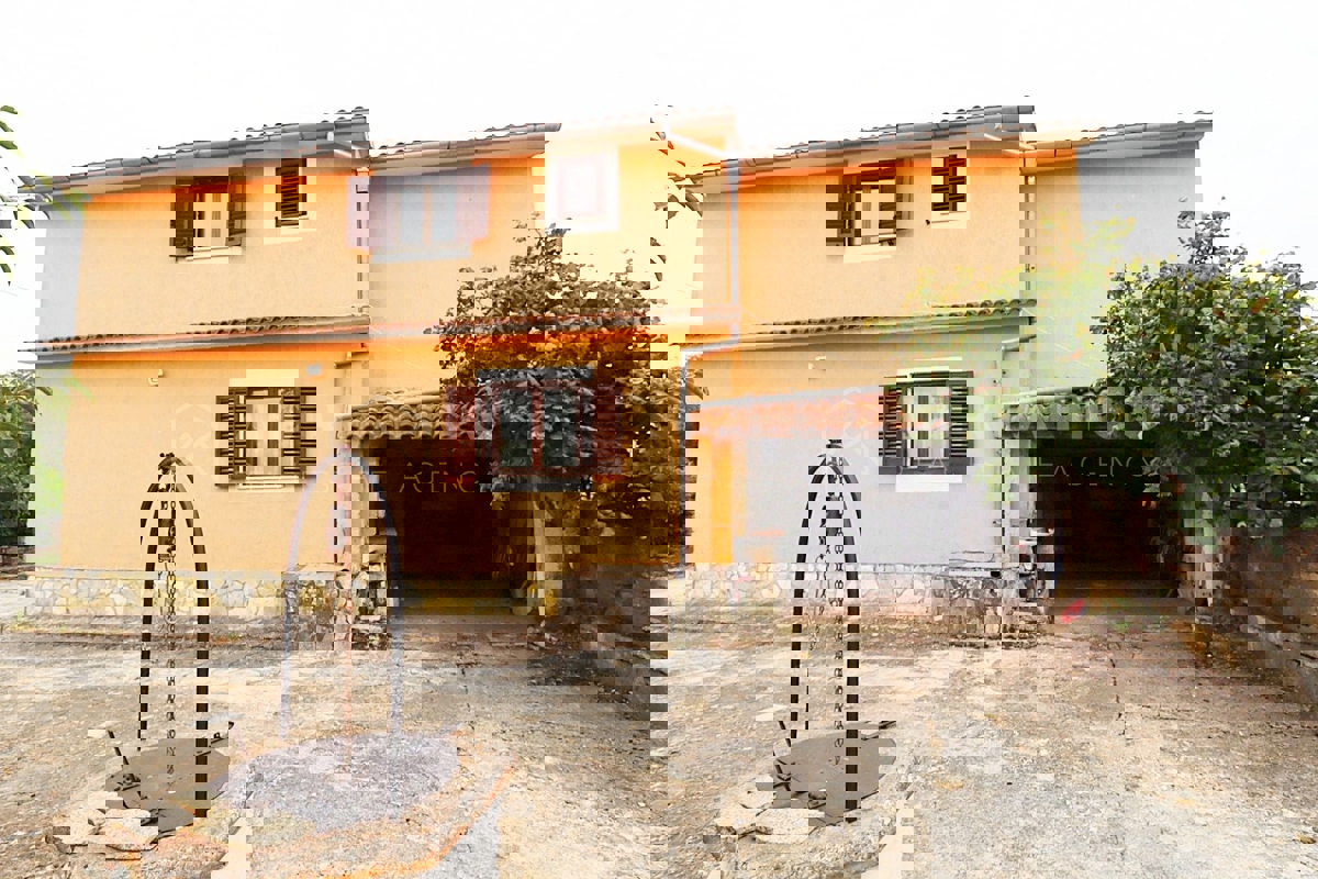 Canfanaro, dintorni, casa con due unità abitative e un appartamento