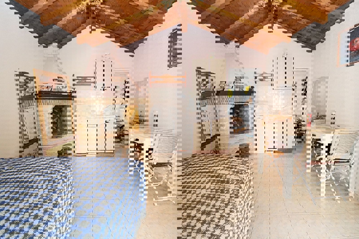 Canfanaro, dintorni, casa con due unità abitative e un appartamento