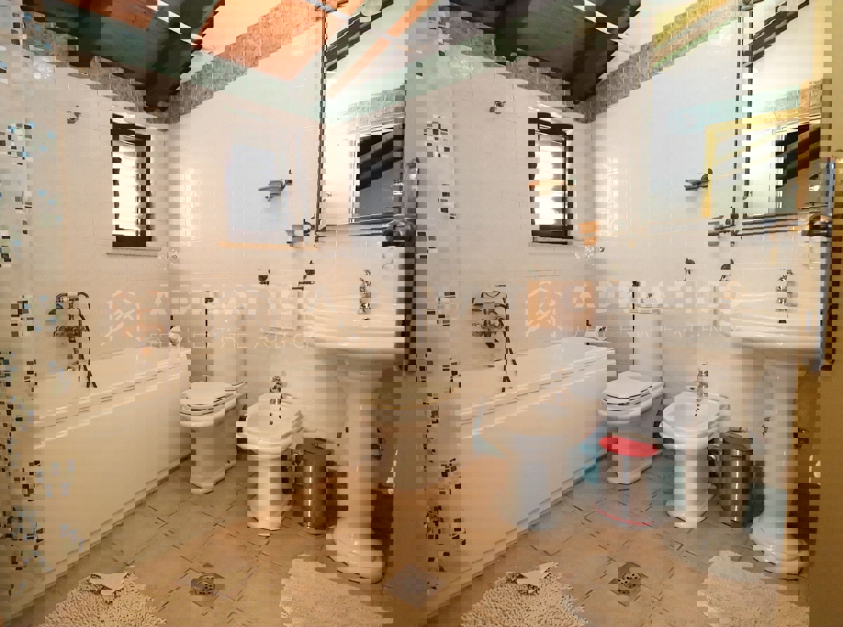 Canfanaro, dintorni, casa con due unità abitative e un appartamento