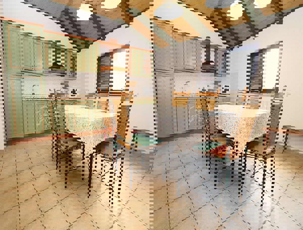 Canfanaro, dintorni, casa con due unità abitative e un appartamento