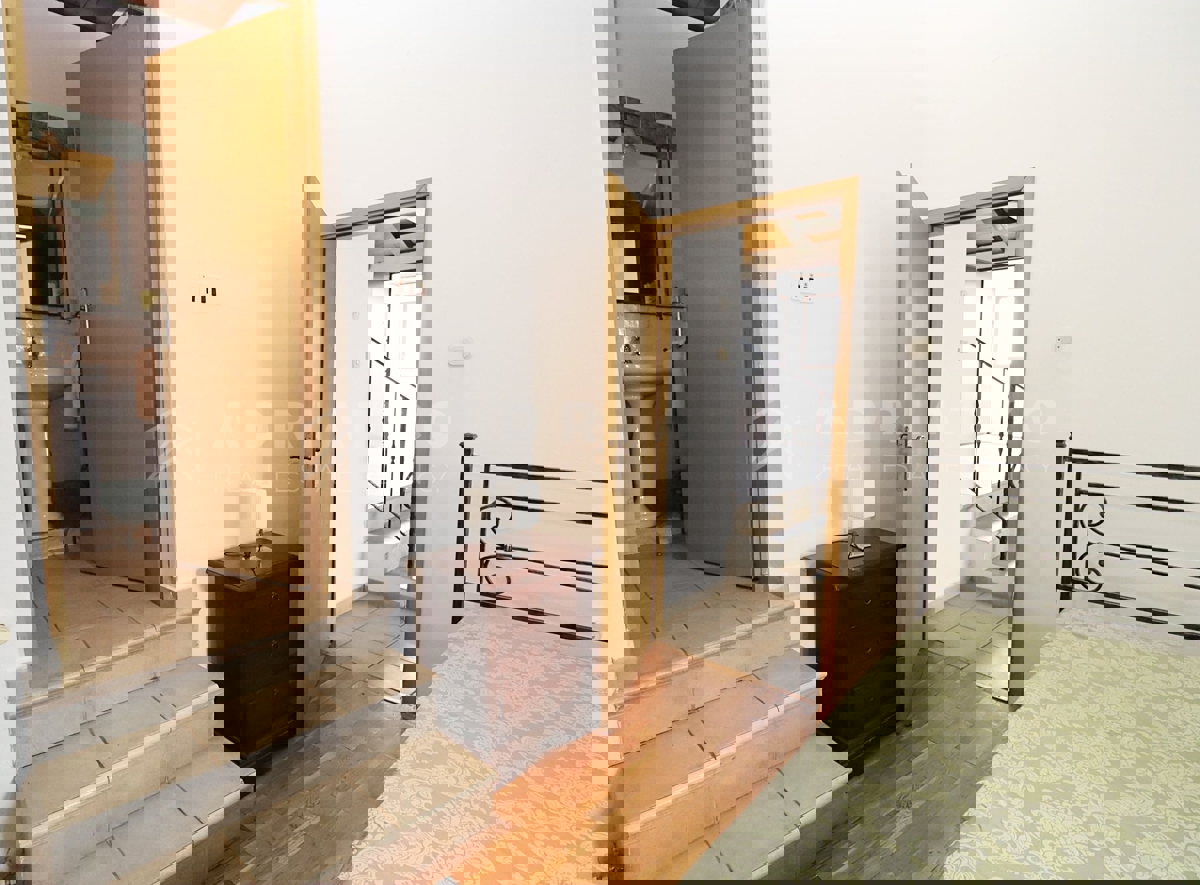 Canfanaro, dintorni, casa con due unità abitative e un appartamento