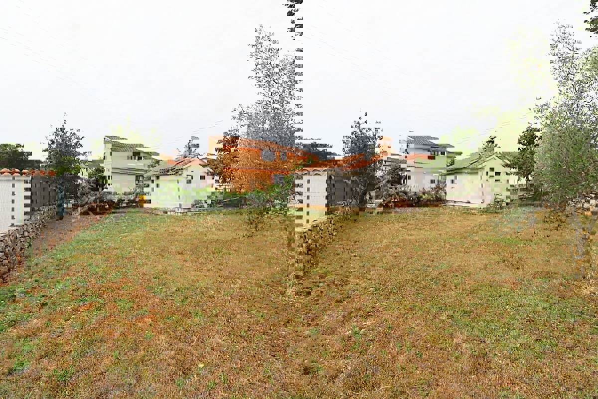 Canfanaro, dintorni, casa con due unità abitative e un appartamento