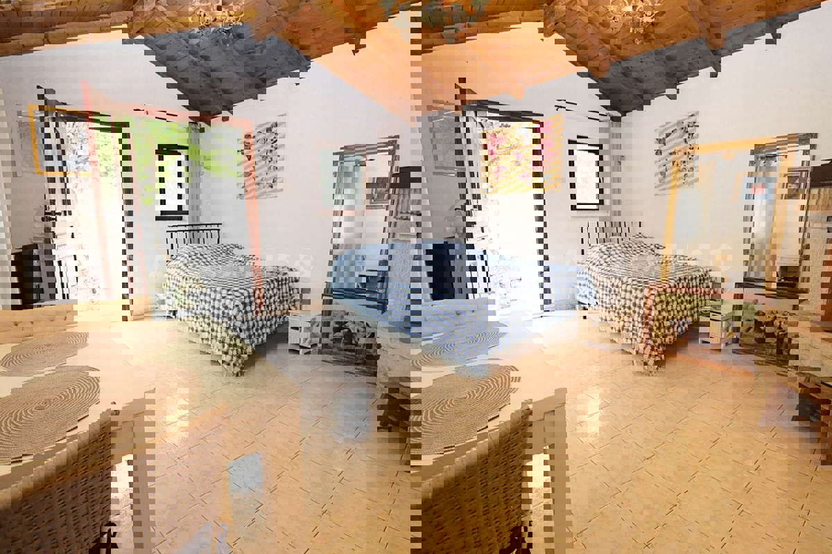 Canfanaro, dintorni, casa con due unità abitative e un appartamento