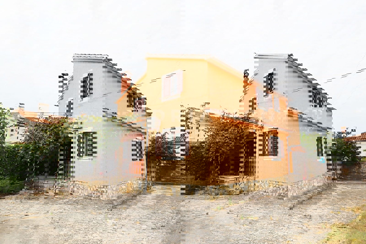 Canfanaro, dintorni, casa con due unità abitative e un appartamento