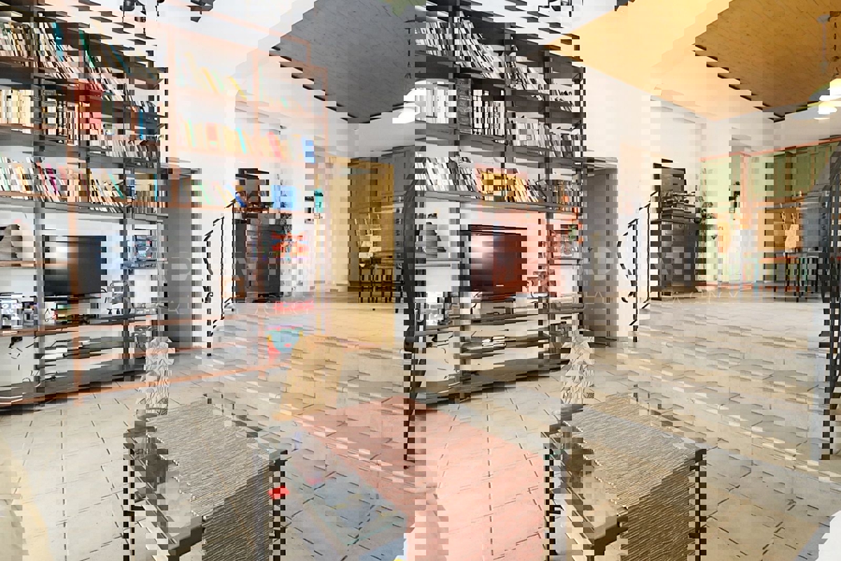 Canfanaro, dintorni, casa con due unità abitative e un appartamento