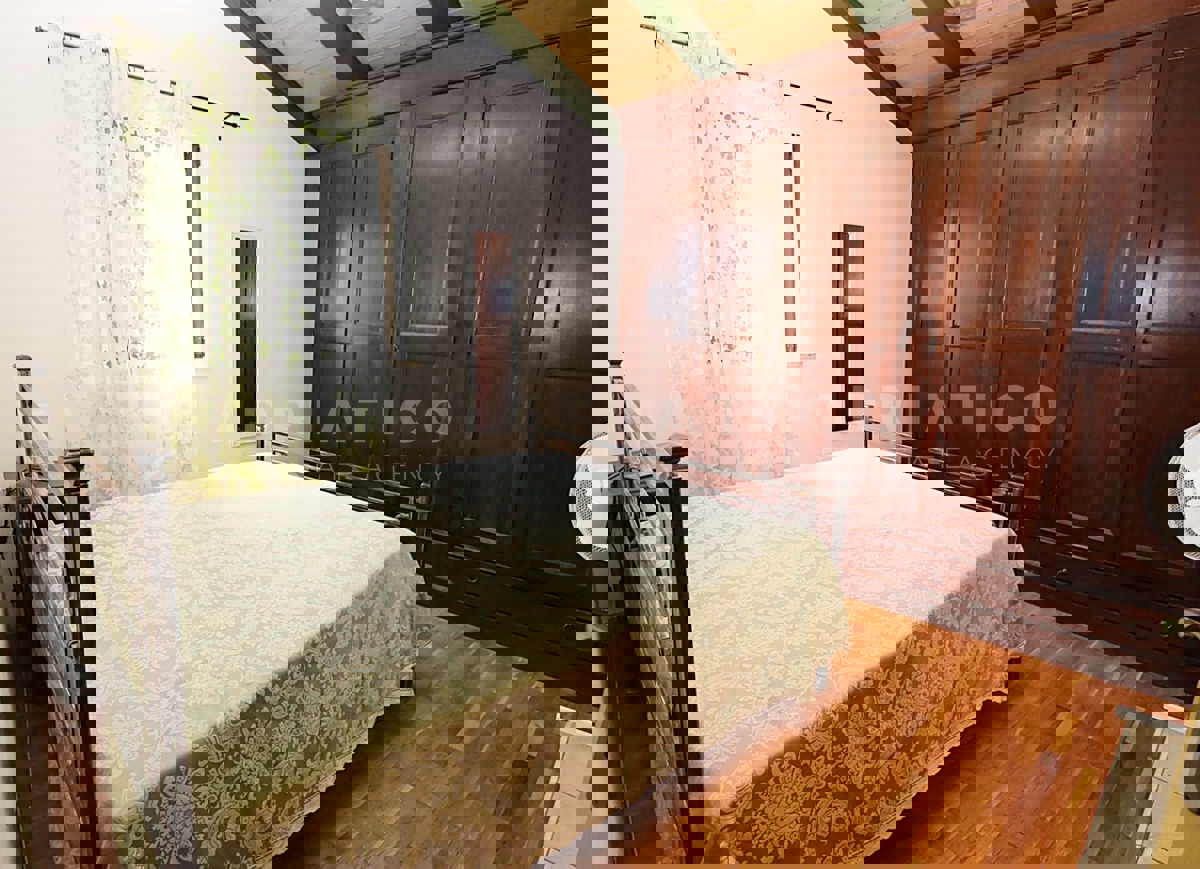 Canfanaro, dintorni, casa con due unità abitative e un appartamento