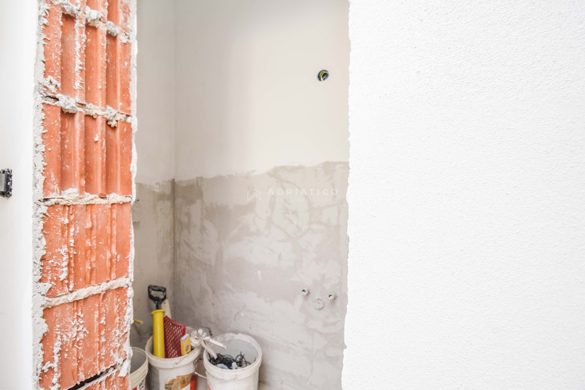 Casa di lusso con giardino, piscina e seminterrato con sauna