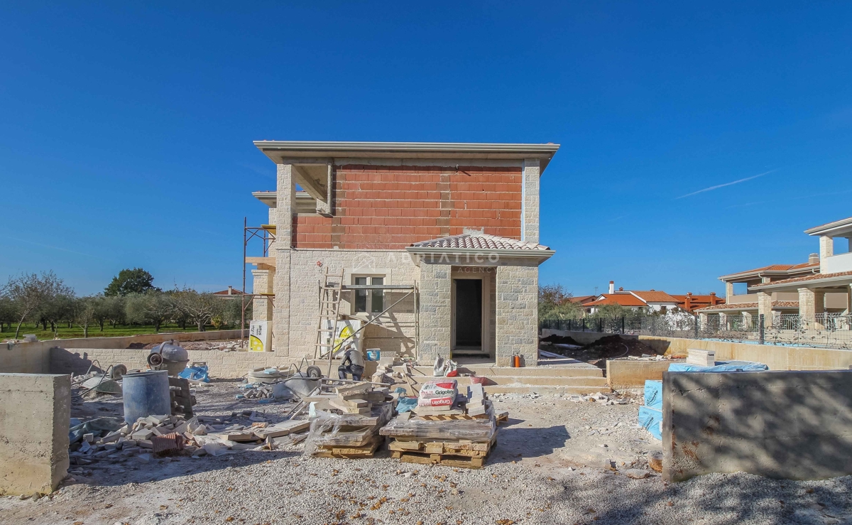 Casa di lusso con giardino, piscina e seminterrato con sauna