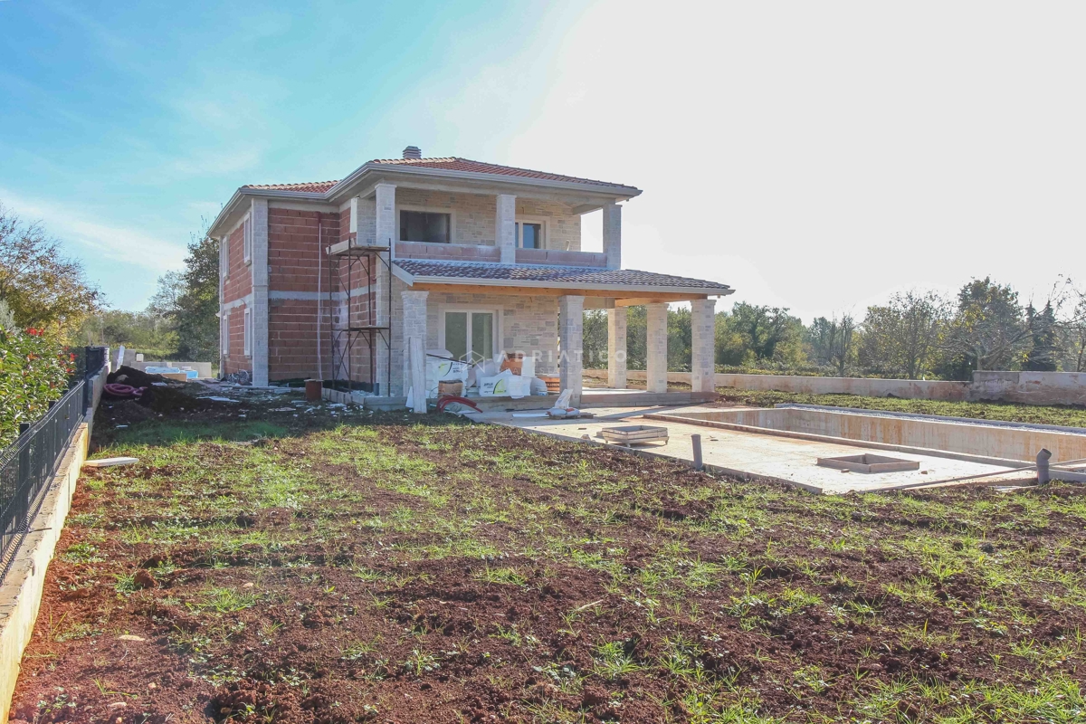 Casa di lusso con giardino, piscina e seminterrato con sauna