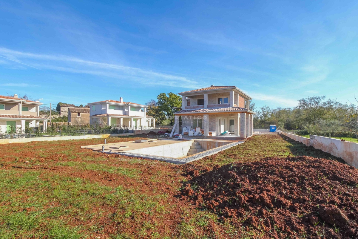 Casa di lusso con giardino, piscina e seminterrato con sauna