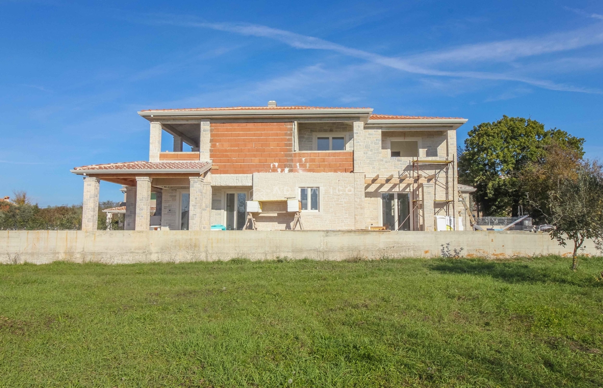 Casa di lusso con giardino, piscina e seminterrato con sauna