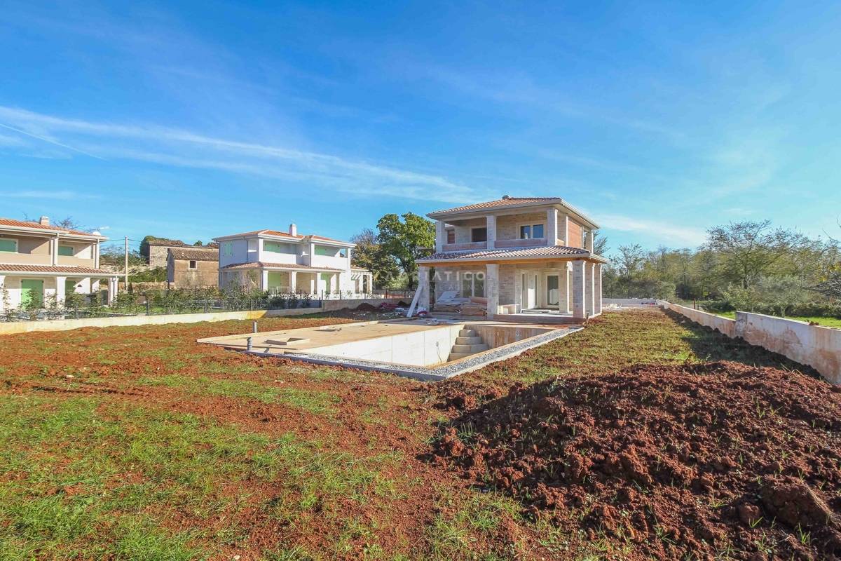 Casa di lusso con giardino, piscina e seminterrato con sauna