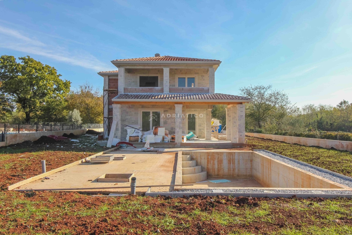 Casa di lusso con giardino, piscina e seminterrato con sauna