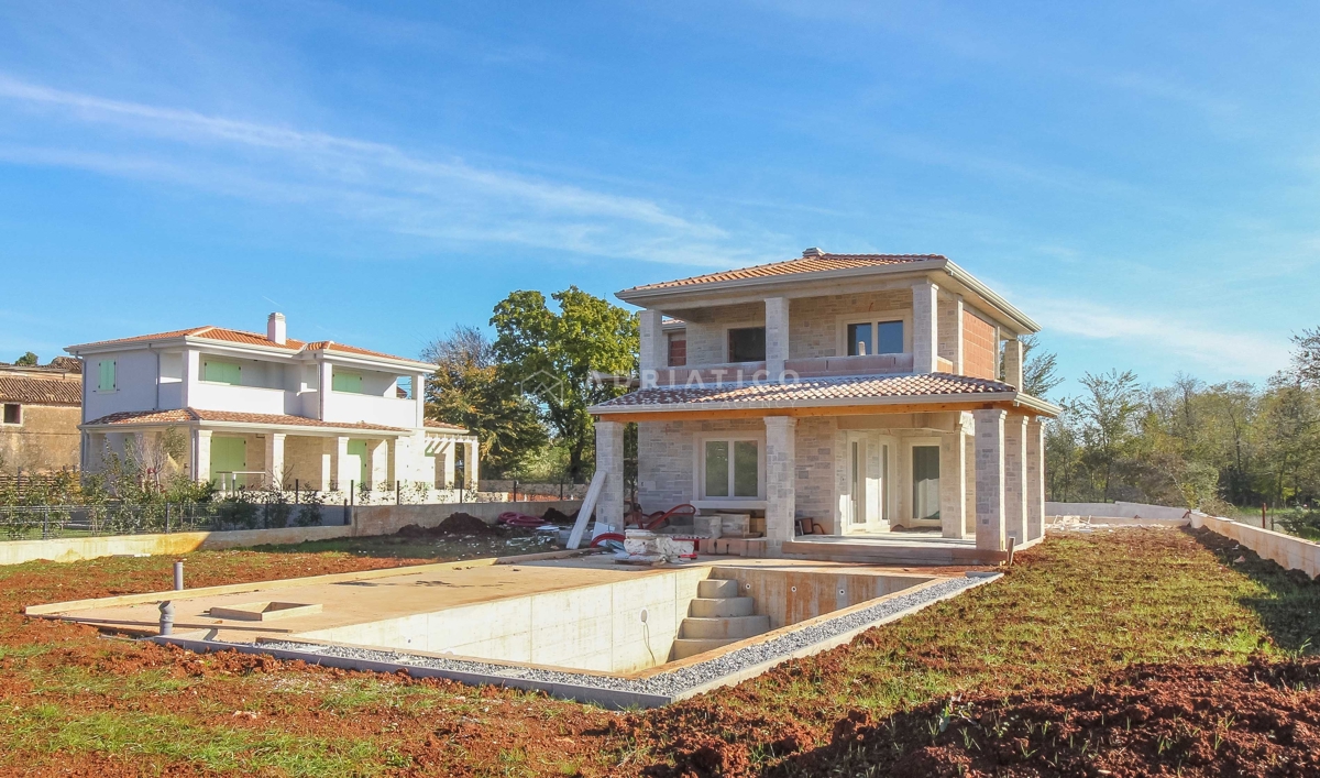 Casa di lusso con giardino, piscina e seminterrato con sauna