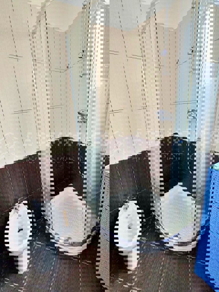 Rovigno, appartamento con tre camere da letto al primo piano 