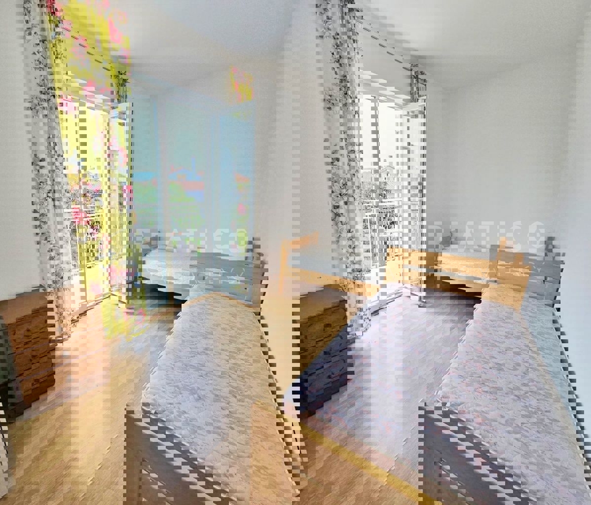 Rovigno, appartamento con tre camere da letto al primo piano 