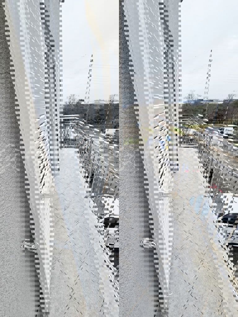 Rovigno, appartamento con tre camere da letto al primo piano 