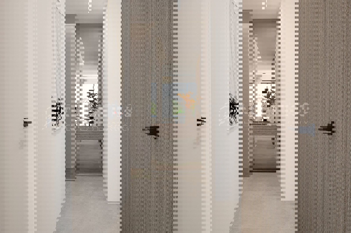 Rovigno, centro, appartamento di lusso con giardino al piano terra 