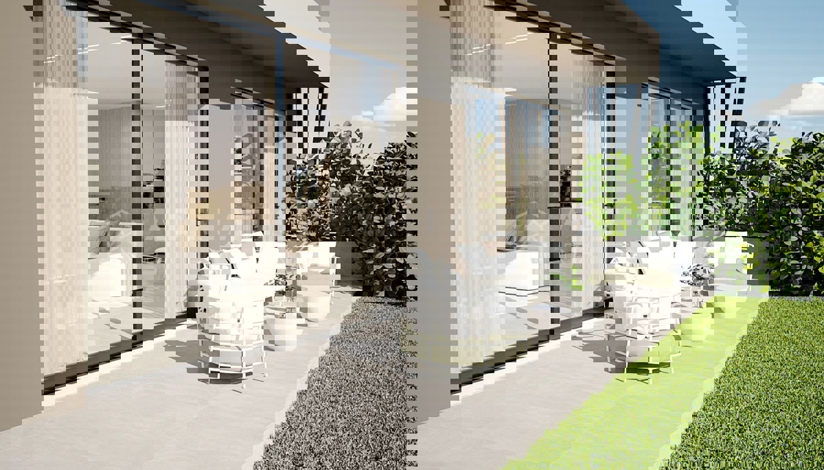 Rovigno, centro, appartamento di lusso con giardino al piano terra 