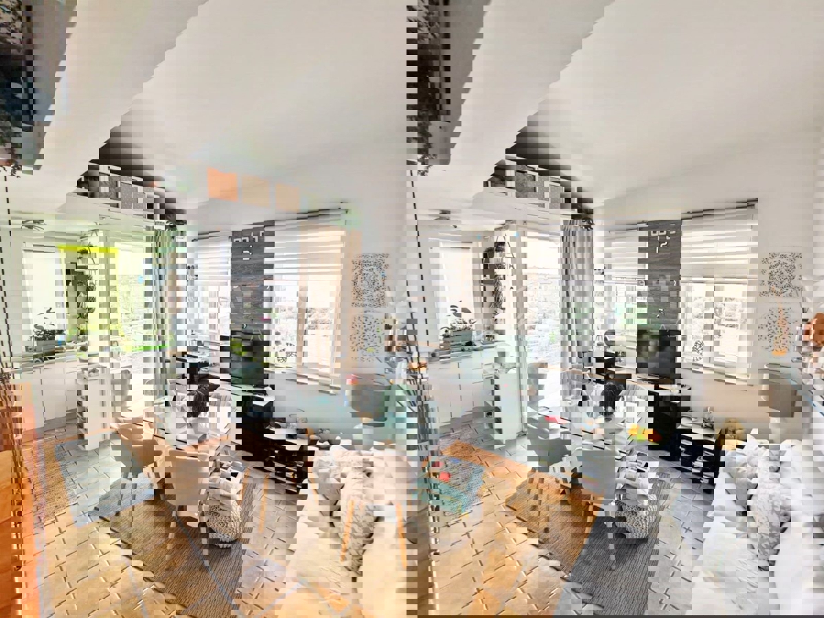 Rovigno, dintorni, appartamento su due piani con due camere da letto