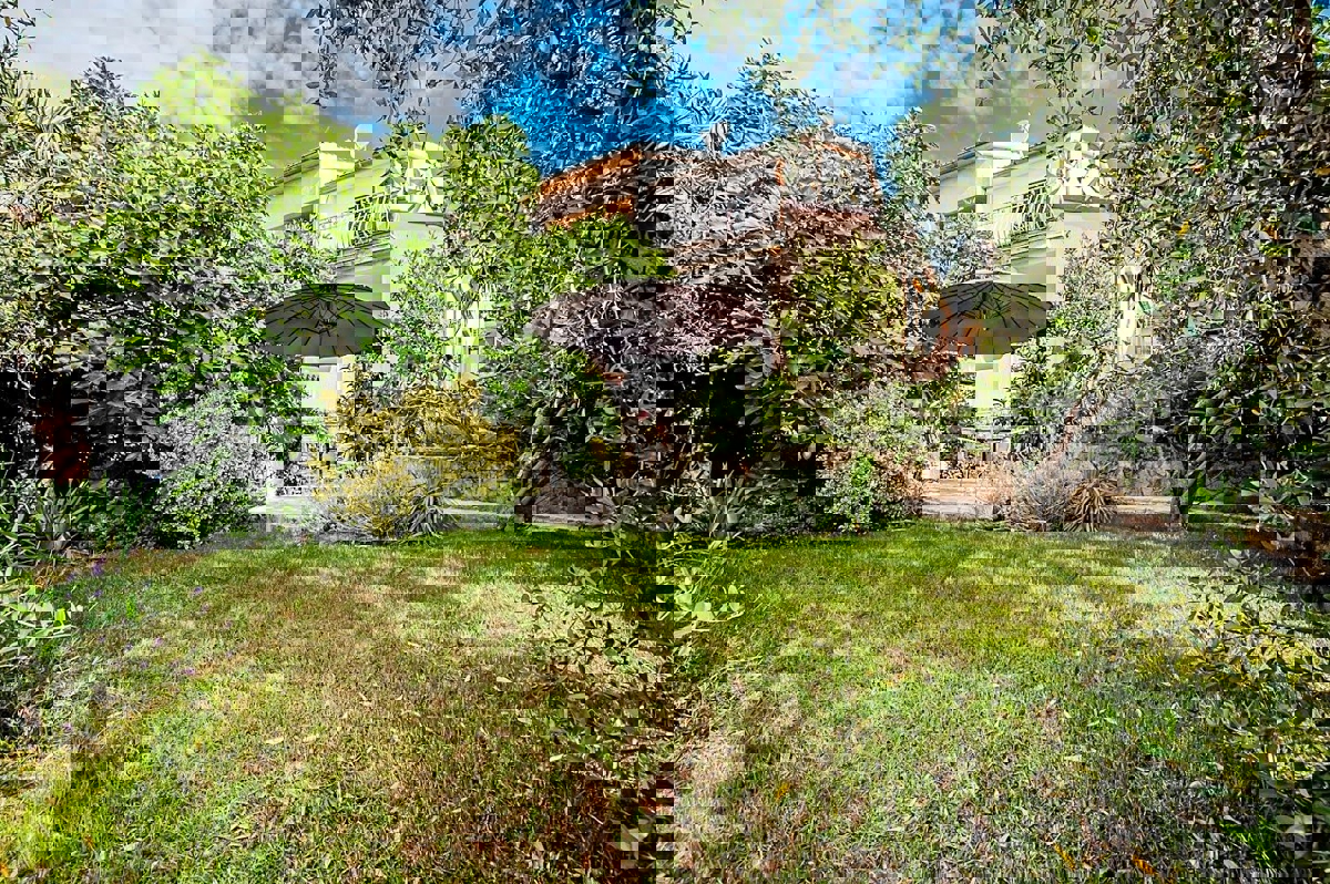 Rovigno, condominio in zona tranquilla