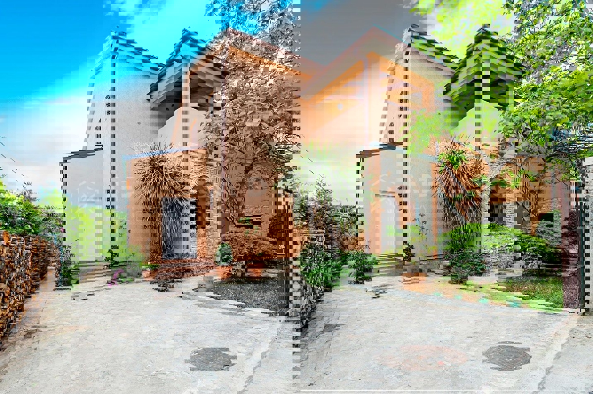 Rovigno, condominio in zona tranquilla