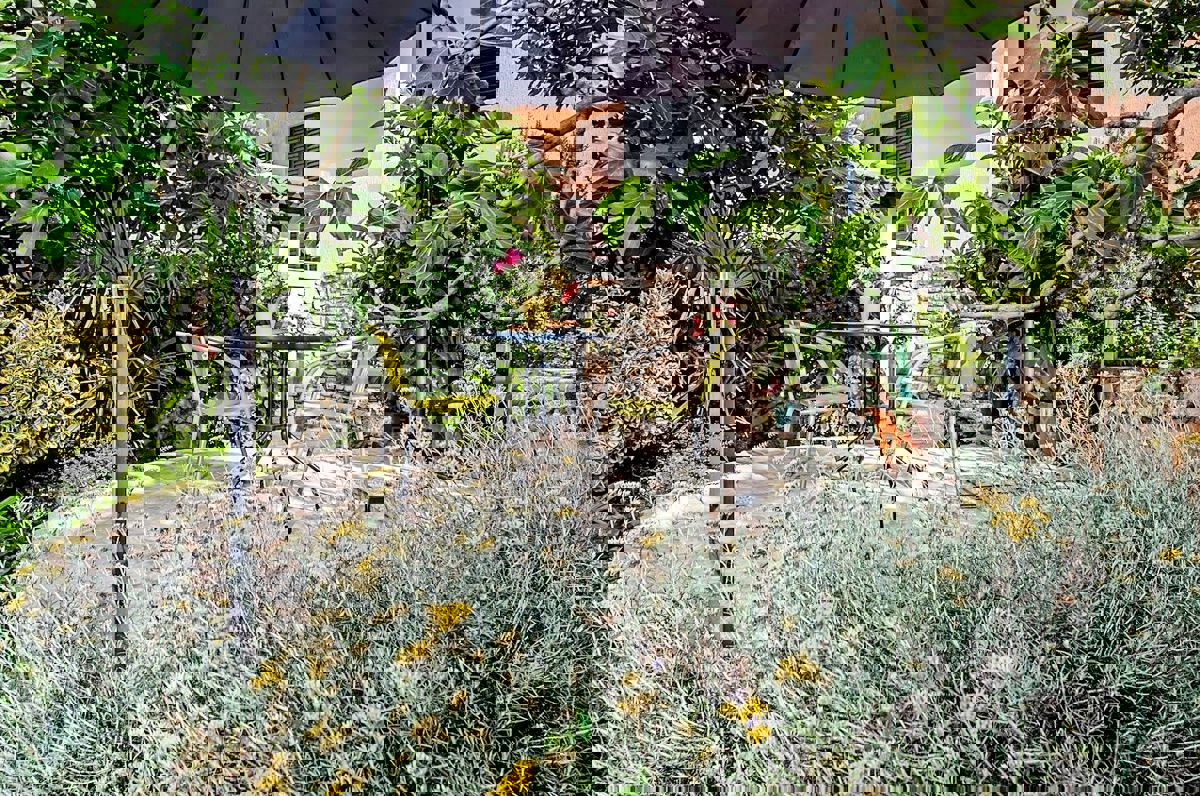 Rovigno, condominio in zona tranquilla