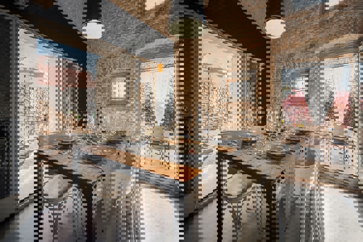 Istria, Canfanaro – Autentica villa in pietra con piscina