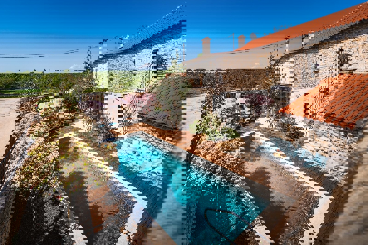 Istria, Canfanaro – Autentica villa in pietra con piscina