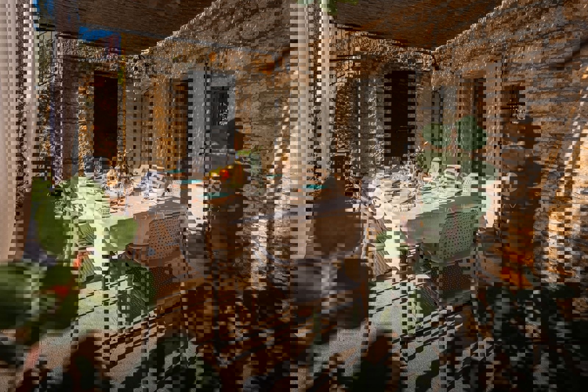 Istria, Canfanaro – Autentica villa in pietra con piscina