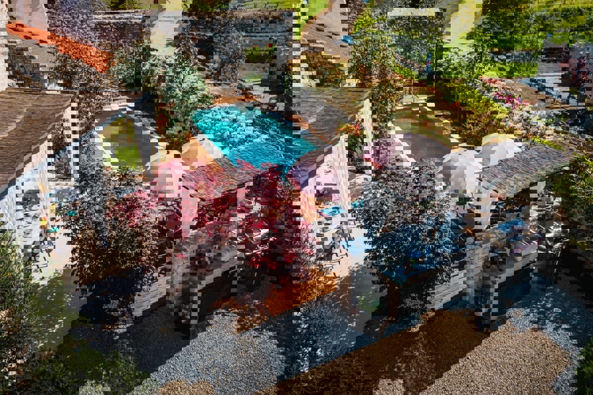 Istria, Canfanaro – Autentica villa in pietra con piscina