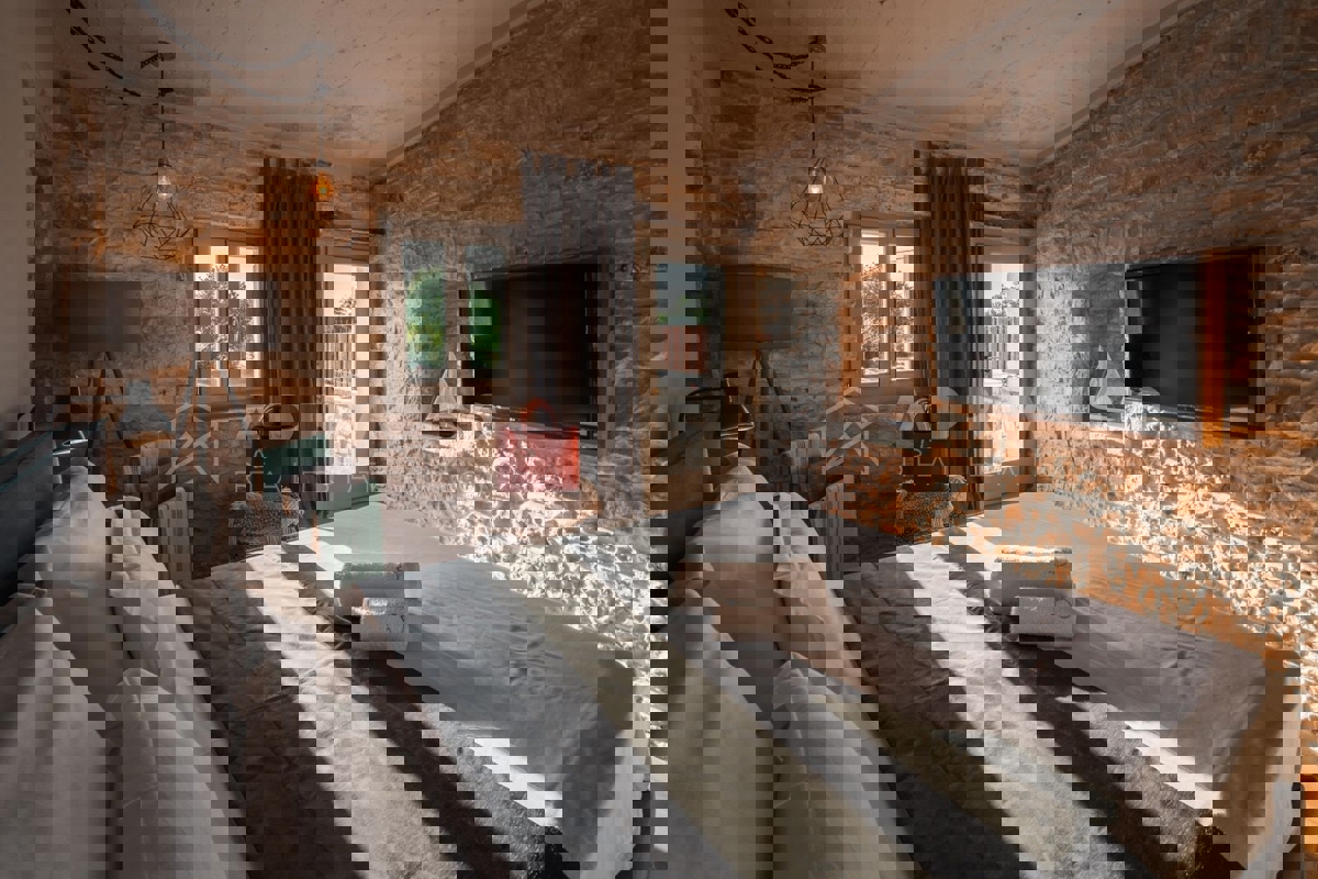 Istria, Canfanaro – Autentica villa in pietra con piscina