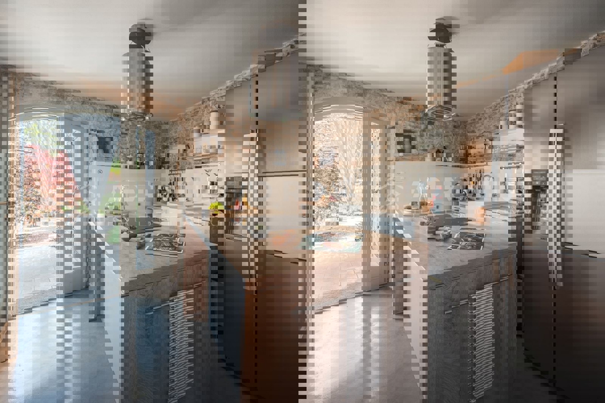 Istria, Canfanaro – Autentica villa in pietra con piscina