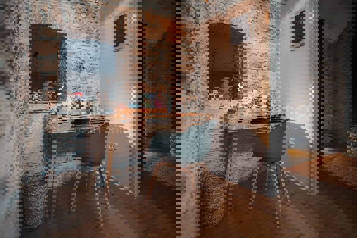 Istria, Canfanaro – Autentica villa in pietra con piscina