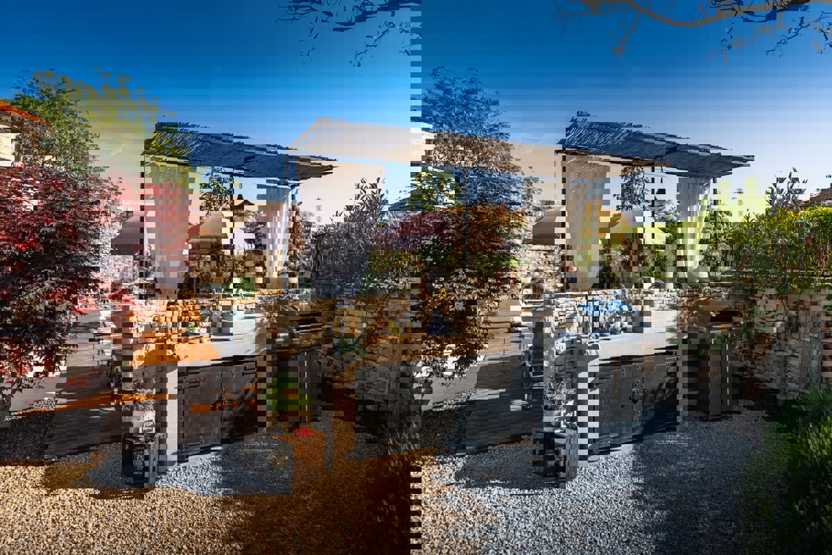 Istria, Canfanaro – Autentica villa in pietra con piscina