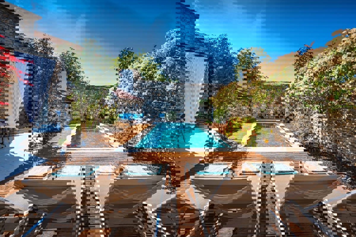 Istria, Canfanaro – Autentica villa in pietra con piscina