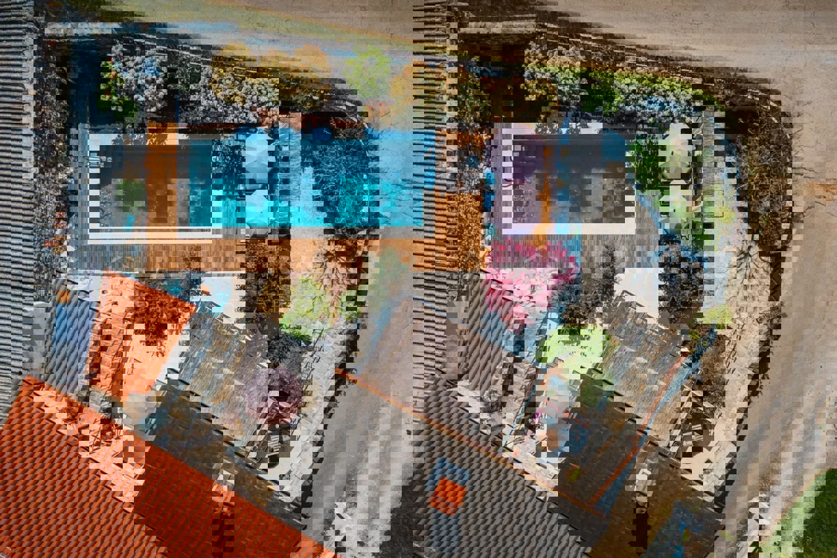 Istria, Canfanaro – Autentica villa in pietra con piscina