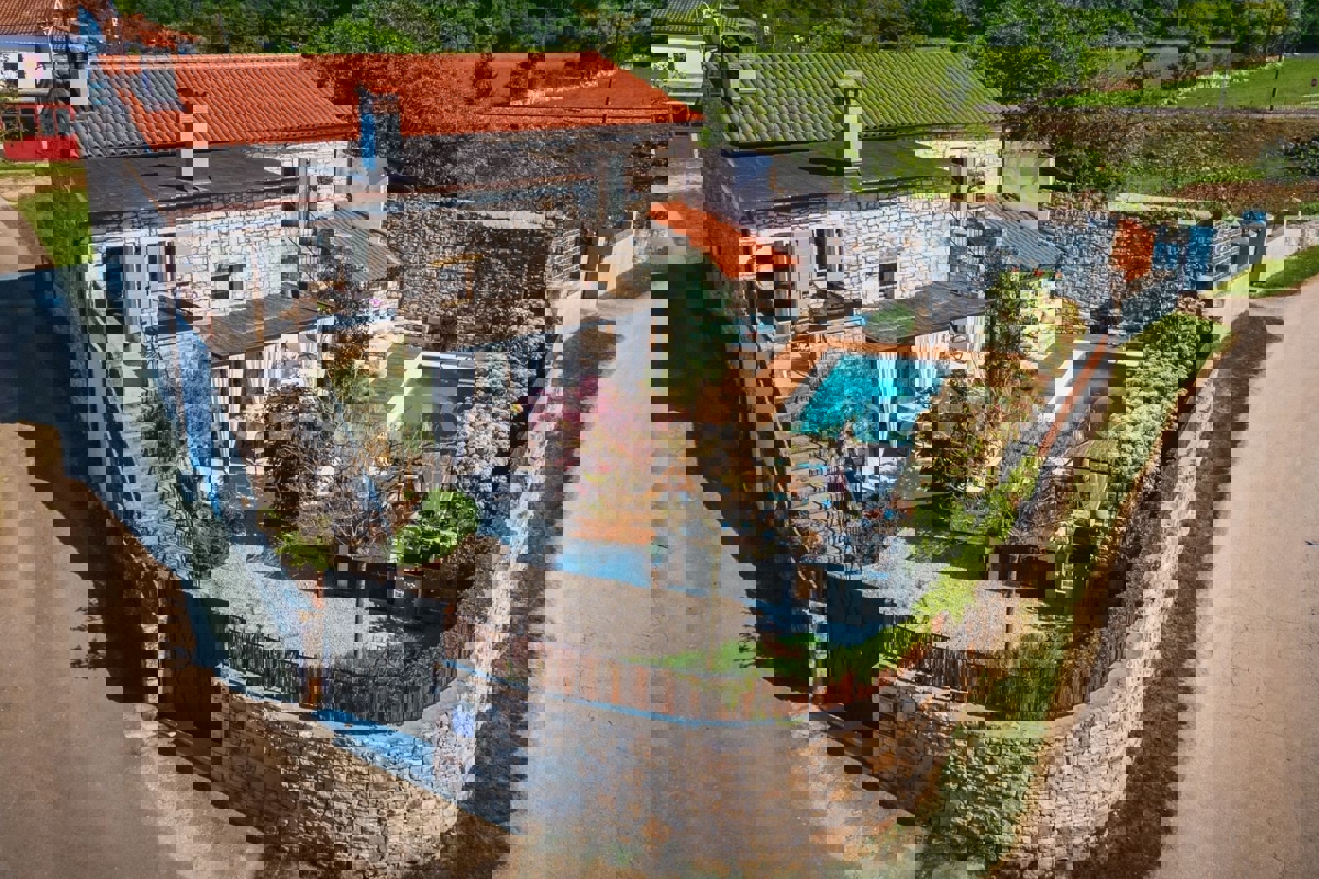 Istria, Canfanaro – Autentica villa in pietra con piscina