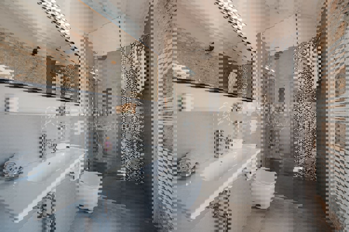 Istria, Canfanaro – Autentica villa in pietra con piscina